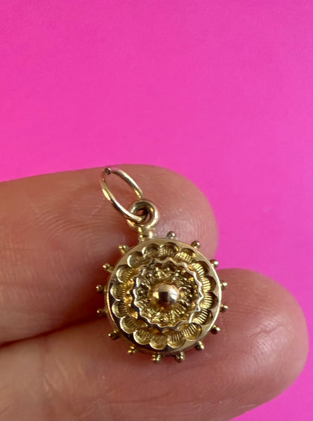 VINTAGE 10CT GOLD ORNATE MANDALA SUN CHARM