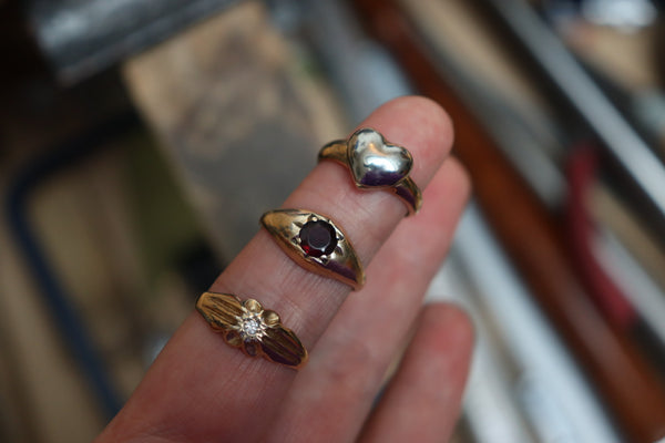 VINTAGE GARNET 9ct GYPSY STAR SET RING SIZE Q