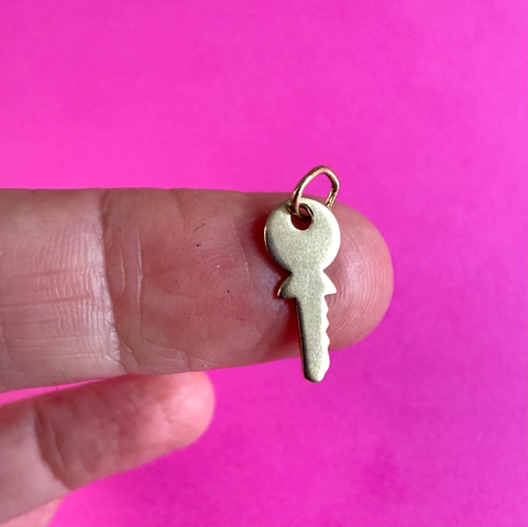 1981 VINTAGE 9CT GOLD KEY CHARM
