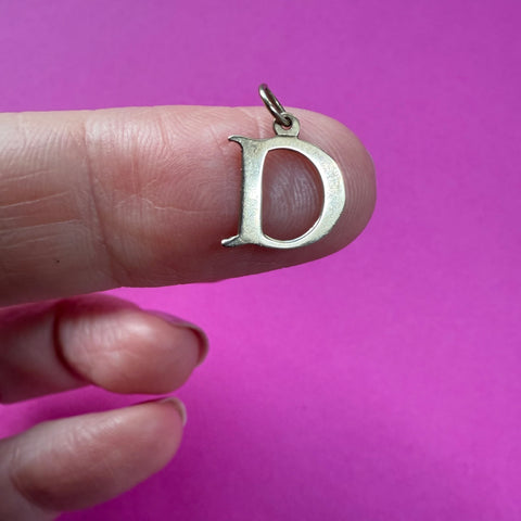 VINTAGE 9CT D INITIAL CHARM