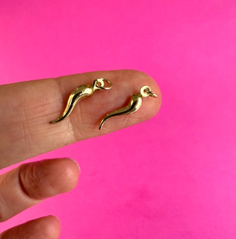 TEENY VINTAGE 9CT GOLD HORN OF PLENTY CHARM
