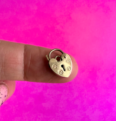 1991 TEENY VINTAGE 9ct GOLD HEART PADLOCK CHARM