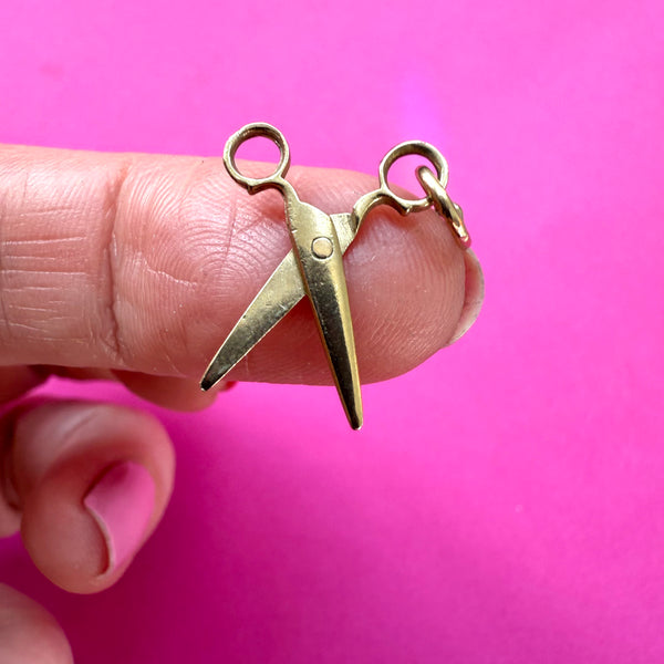 1960 9ct ARTICULATED SCISSORS CHARM