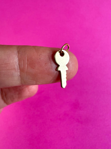 1981 VINTAGE 9CT GOLD KEY CHARM