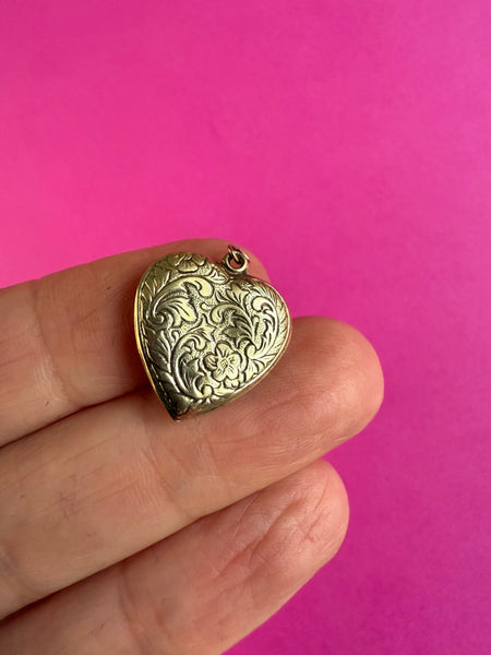 EARLY VINTAGE 9ct PUFFY HAND ENGRAVED HEART CHARM PENDANT