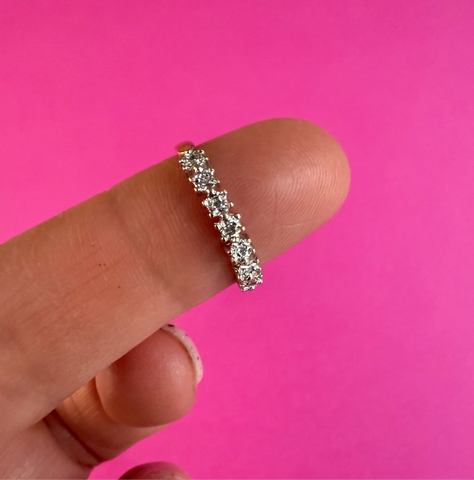 VINTAGE 9CT GOLD AND DIAMOND 7 STARS RING - SIZE M