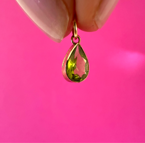1986 9CT GOLD VINTAGE PERIDOT DROP CHARM