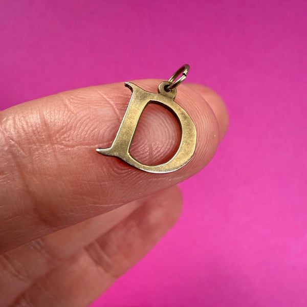 VINTAGE 9CT D INITIAL CHARM