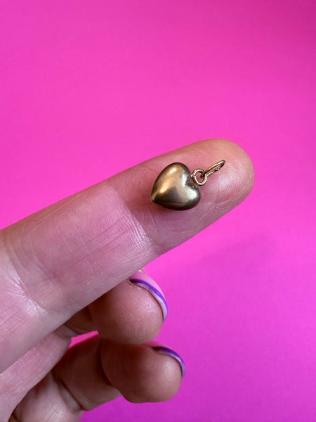 EARLY VINTAGE 9ct PUFFY HEART CHARM PENDANT