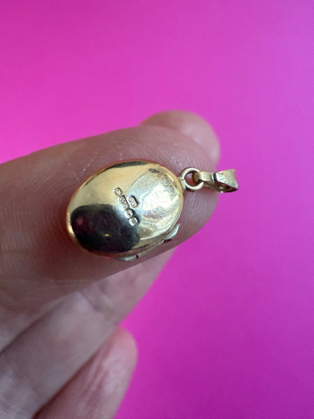 VINTAGE 9ct GOLD TEENY LOCKET CHARM