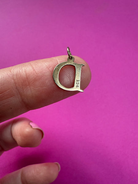VINTAGE 9CT D INITIAL CHARM