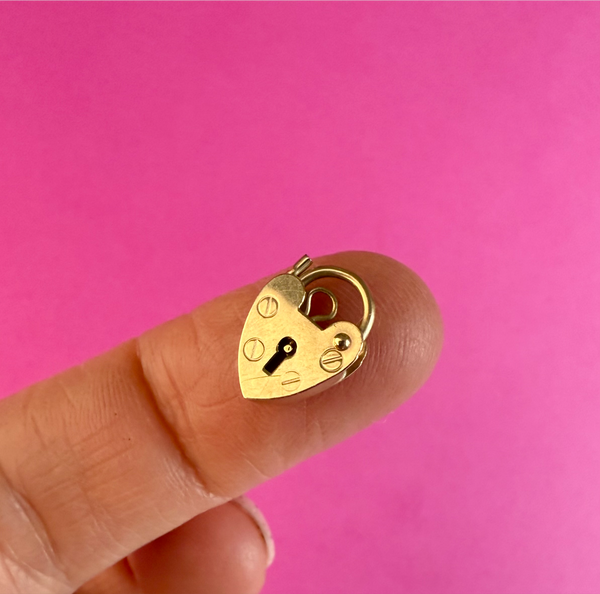1981 TEENY VINTAGE 9ct GOLD HEART PADLOCK CHARM