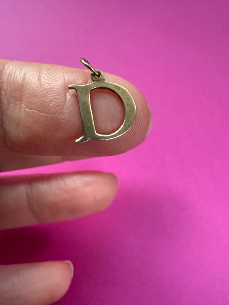 VINTAGE 9CT D INITIAL CHARM