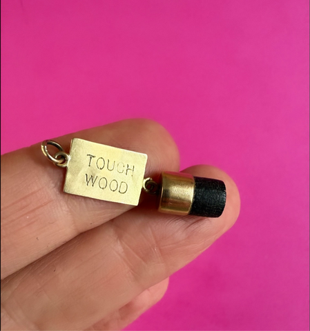 1960 9CT GOLD + EBONY VINTAGE TOUCH WOOD TALISMAN CHARM