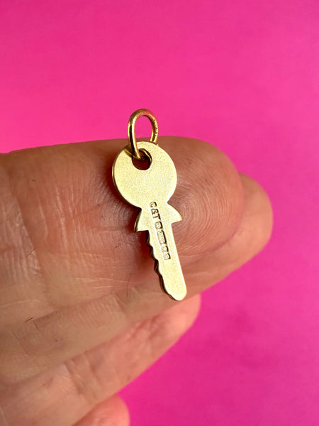 1981 VINTAGE 9CT GOLD KEY CHARM