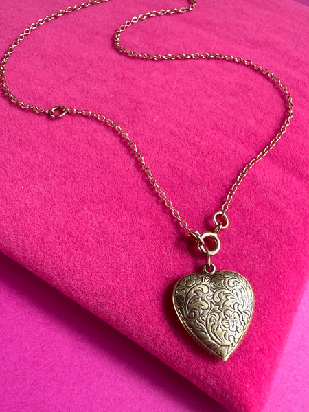EARLY VINTAGE 9ct PUFFY HAND ENGRAVED HEART CHARM PENDANT