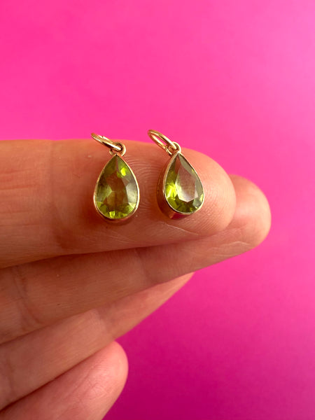 1986 9CT GOLD VINTAGE PERIDOT DROP CHARM