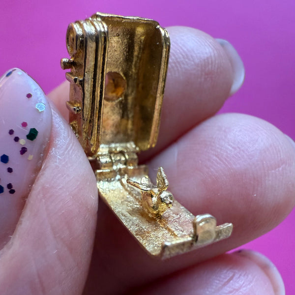 1961 9CT VINTAGE RARE FILM CAMERA CHARM WITH OPENING BACK WITH BIRD
