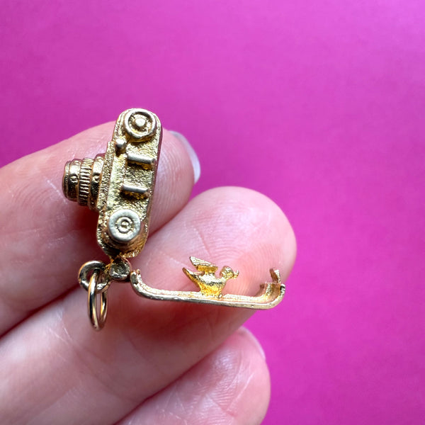 1961 9CT VINTAGE RARE FILM CAMERA CHARM WITH OPENING BACK WITH BIRD