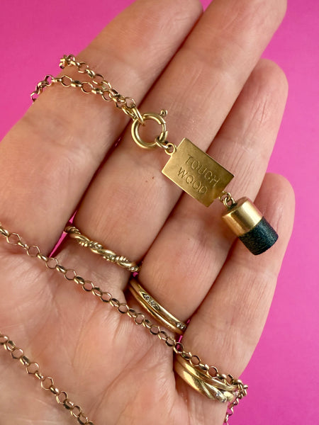 1960 9CT GOLD + EBONY VINTAGE TOUCH WOOD TALISMAN CHARM