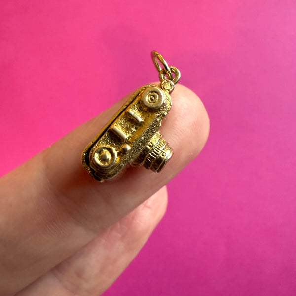 1961 9CT VINTAGE RARE FILM CAMERA CHARM WITH OPENING BACK WITH BIRD
