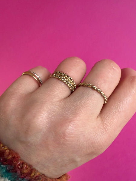 *RESERVED* 1985 9CT GOLD KEEPER RING SIZE L