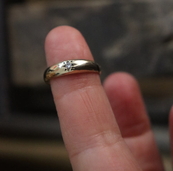 VINTAGE 9ct GOLD DIAMOND STAR SET RING P 1/2