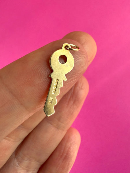 1986 VINTAGE 9ct GOLD KEY CHARM