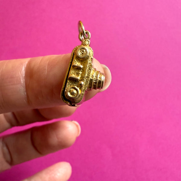1961 9CT VINTAGE RARE FILM CAMERA CHARM WITH OPENING BACK WITH BIRD