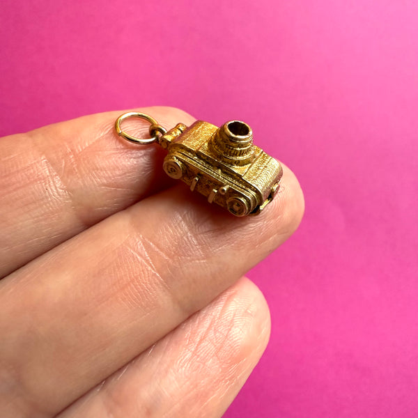 1961 9CT VINTAGE RARE FILM CAMERA CHARM WITH OPENING BACK WITH BIRD
