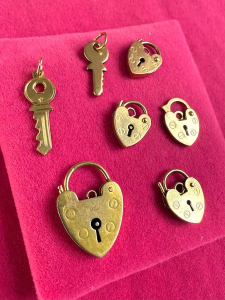 1981 VINTAGE 9CT GOLD KEY CHARM