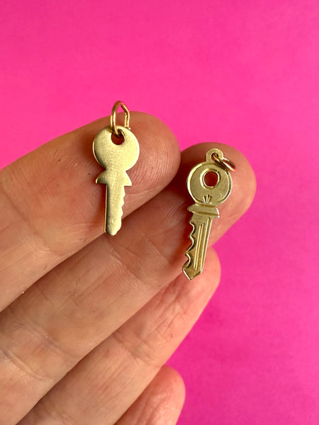 1981 VINTAGE 9CT GOLD KEY CHARM