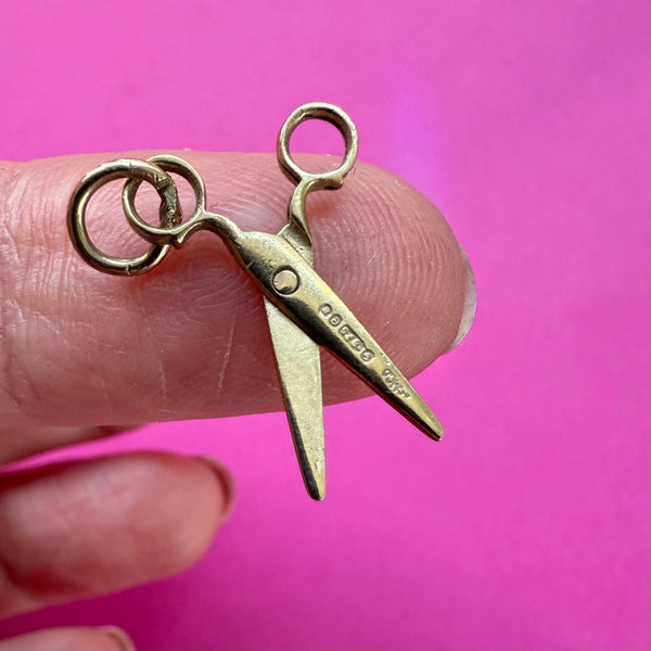 1960 9ct ARTICULATED SCISSORS CHARM