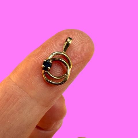 VINTAGE 9ct BLACK ONYX CIRCLES CHARM