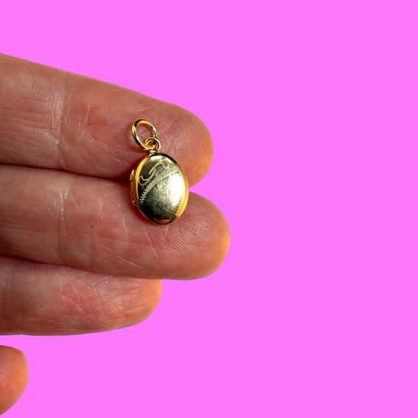 VINTAGE 9ct TEENY LOCKET BEAN CHARM 1993