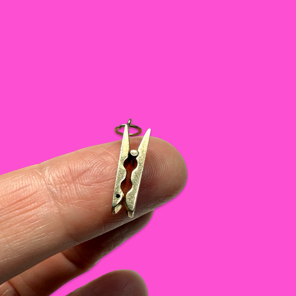VINTAGE 9CT ARTICULATED CLOTHES PEG CHARM