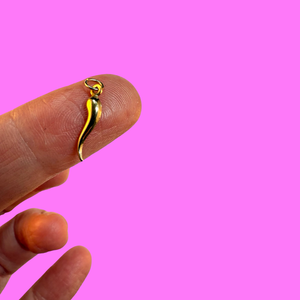 VINTAGE 9ct TEENY HORN OF PLENTY CHARM
