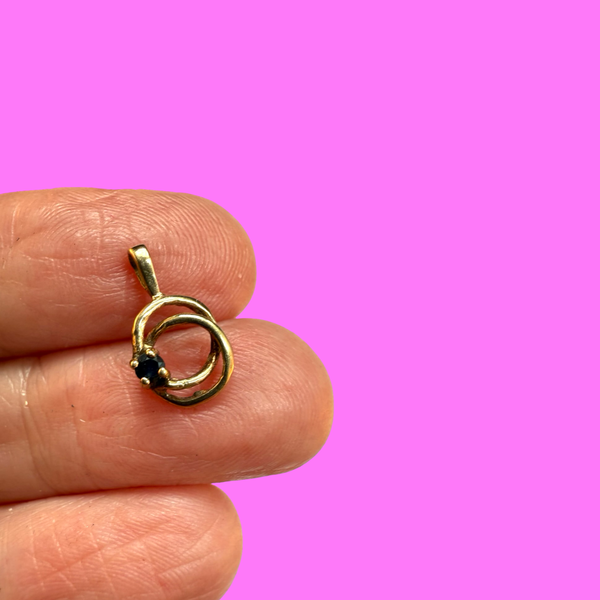 VINTAGE 9ct BLACK ONYX CIRCLES CHARM