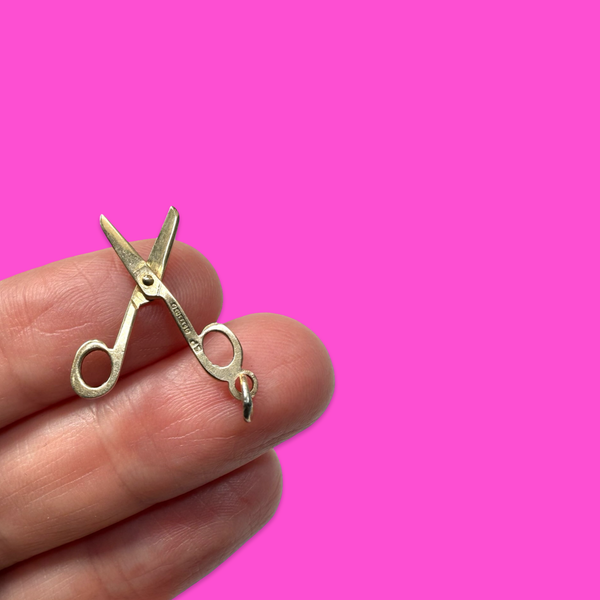 1970 9ct ARTICULATED SCISSORS CHARM