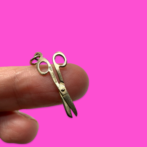 1970 9ct ARTICULATED SCISSORS CHARM