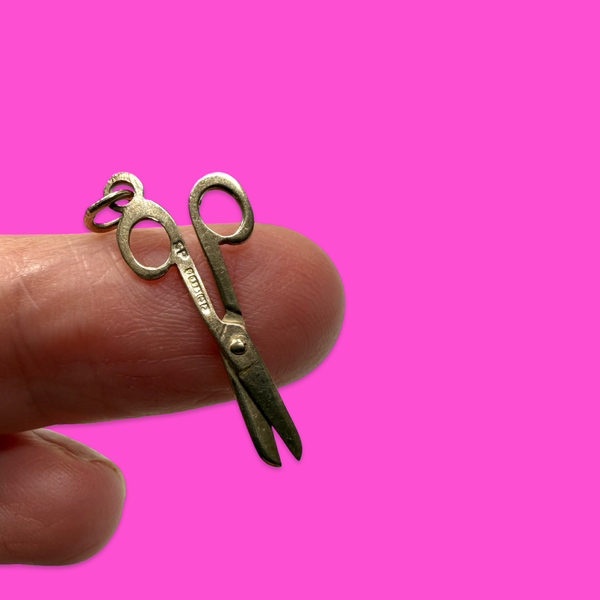 1970 9ct ARTICULATED SCISSORS CHARM
